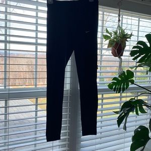 Worn a couple of times, no pilling, pocket in back— I accept most offers 🌞🌞🌞